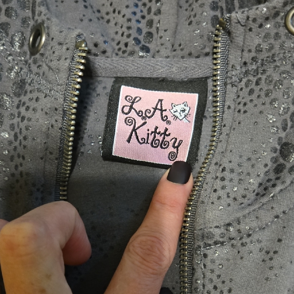 Stylish Black Crocodile Pattern Bomber Jacket - Picture 2 of 7